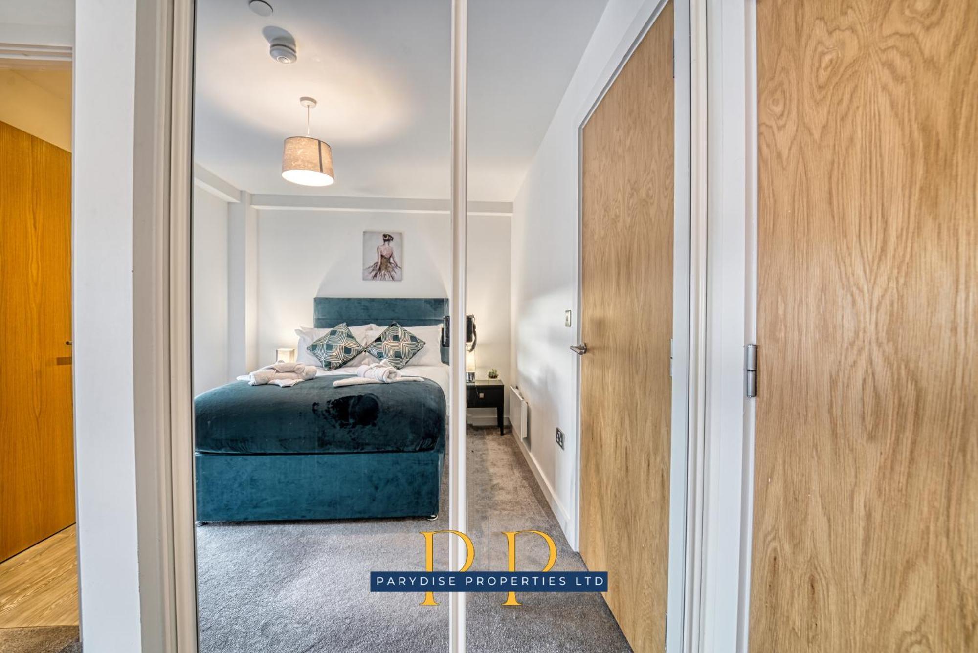 The Middlewood Plaza Suite - By Parydise Properties - Business Or Leisure Stays, Central Location, Sleeps 4, Salford Μάντσεστερ Εξωτερικό φωτογραφία