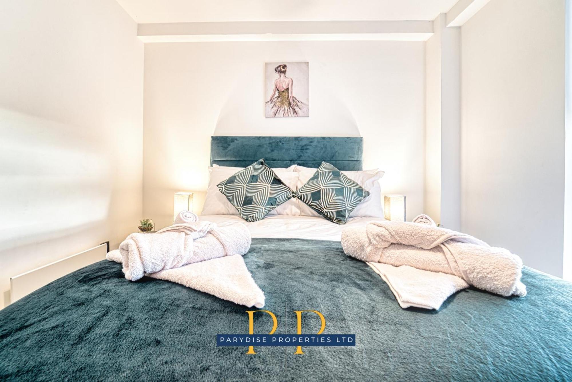 The Middlewood Plaza Suite - By Parydise Properties - Business Or Leisure Stays, Central Location, Sleeps 4, Salford Μάντσεστερ Εξωτερικό φωτογραφία