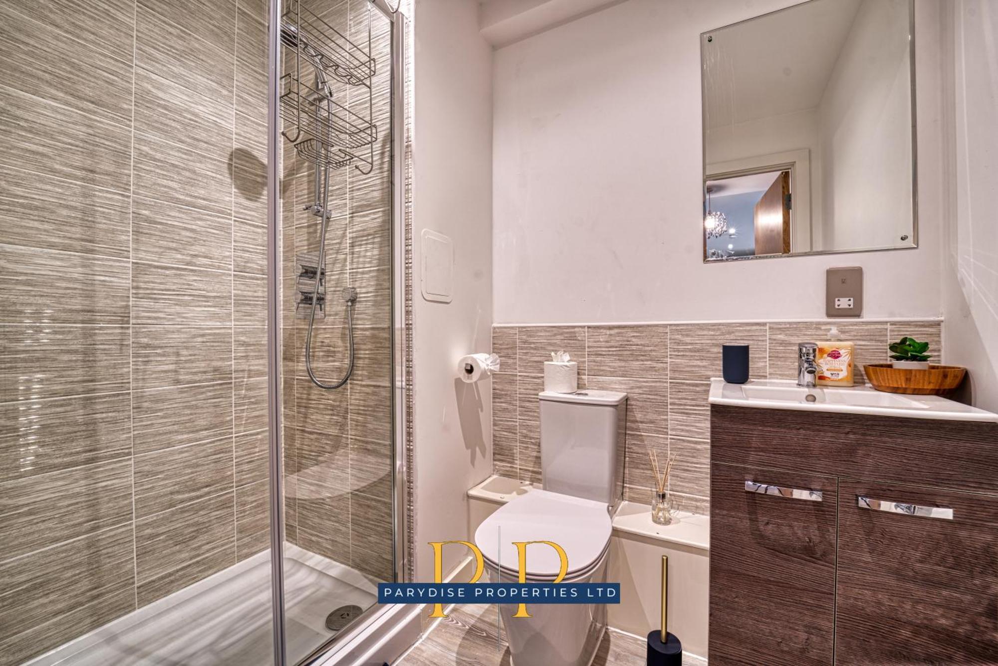 The Middlewood Plaza Suite - By Parydise Properties - Business Or Leisure Stays, Central Location, Sleeps 4, Salford Μάντσεστερ Εξωτερικό φωτογραφία